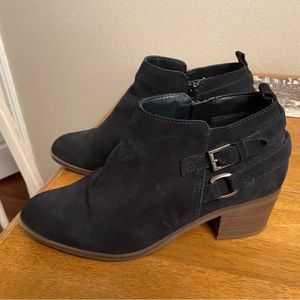 Sonoma women’s side-zip heeled ankle boots, navy blue, size 9.